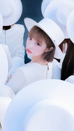Yeojin from Loona wearing a white hat