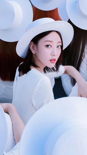 Yves from Loona wearing a white hat