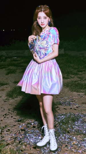 Choerry from Loona holding a sparkly object