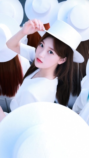 Choerry from Loona wearing a white hat