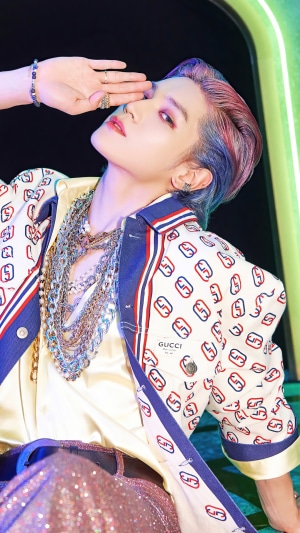 Taeyong from NCT U wearing Gucci