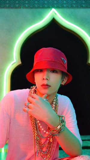 Shotaro from NCT U wearing a red bucket hat and jewelry