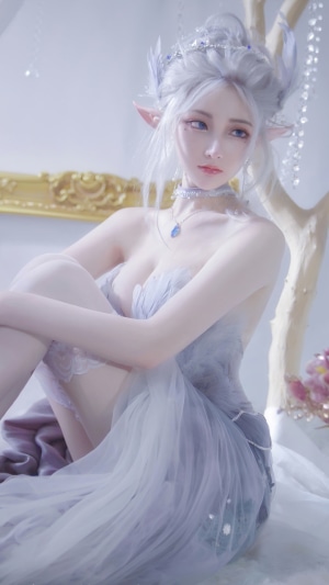 Elf girl in fantasy cosplay