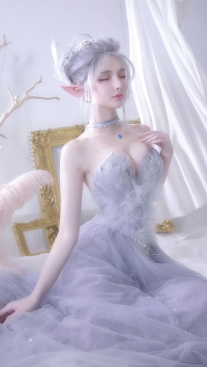 Girl in Fantasy Elf Cosplay