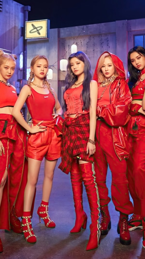 EVERGLOW Members in Red Outfits