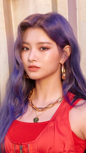 Yiren from EVERGLOW