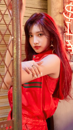 Sihyeon from EVERGLOW in La Di Da concept