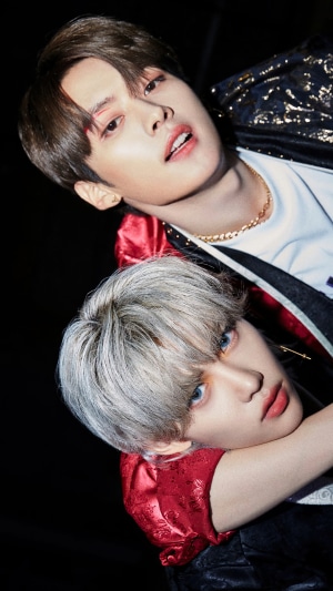Stray Kids Lee Know and Felix close-up