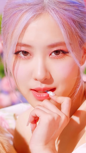 Rosé from BLACKPINK with pink and purple hair