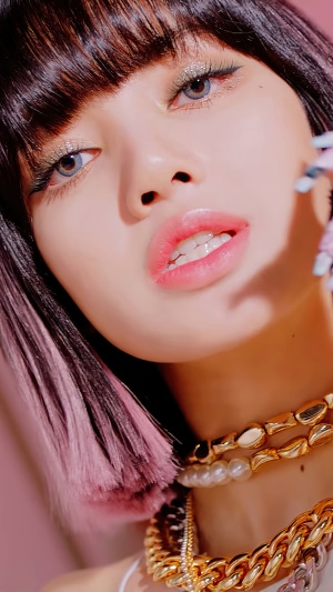 Lalisa Manoban in Stylish Look