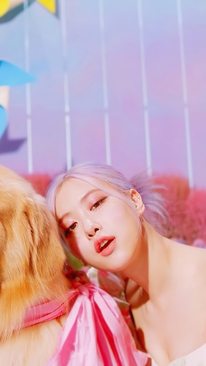 Rosé from BLACKPINK with a dog