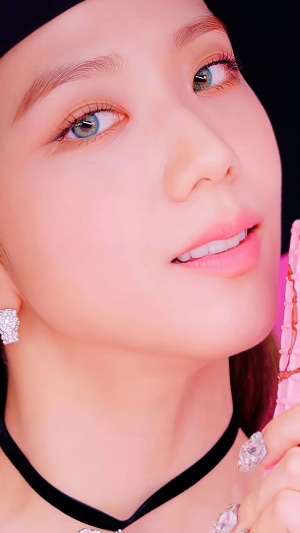 BLACKPINK Jisoo close-up portrait