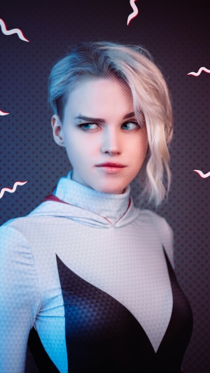 Spider-Gwen Cosplayer with Spider-Sense Effect