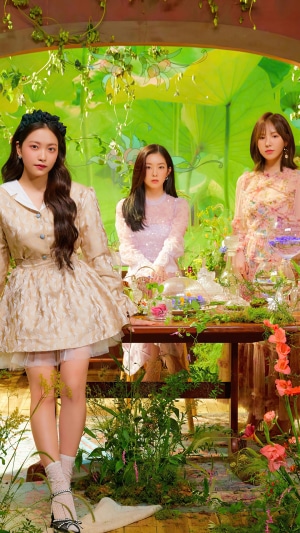 Red Velvet Kpop Girls Yeri, Irene, and Wendy