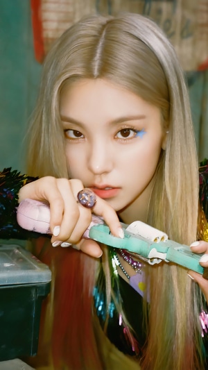 Yeji from ITZY holding a toy gun