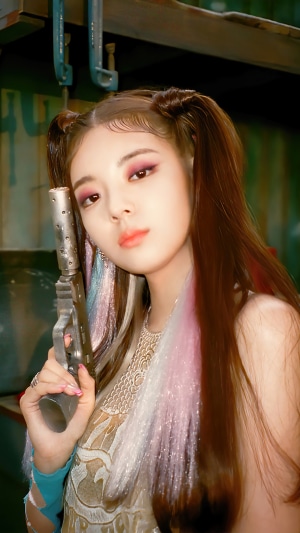 Lia from ITZY holding a gun