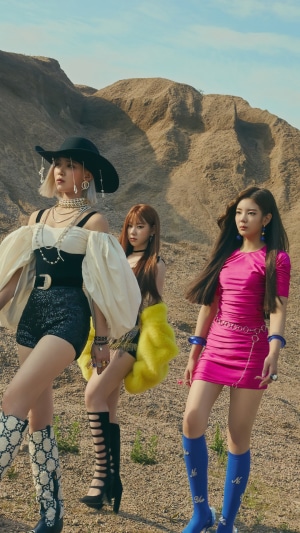 ITZY members Yeji, Ryujin, and Lia in desert landscape
