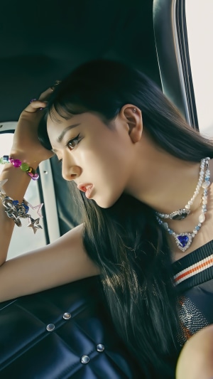 Yuna from ITZY in a car