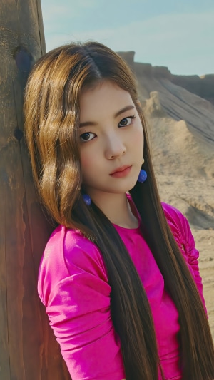 Lia from ITZY in pink top