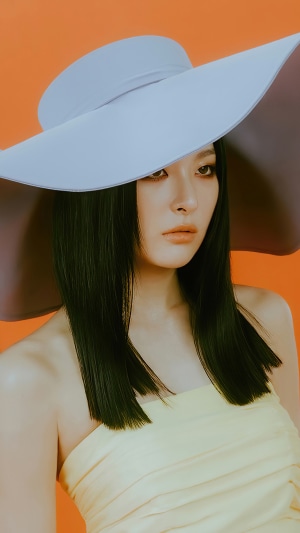 Seulgi from Red Velvet wearing a large hat