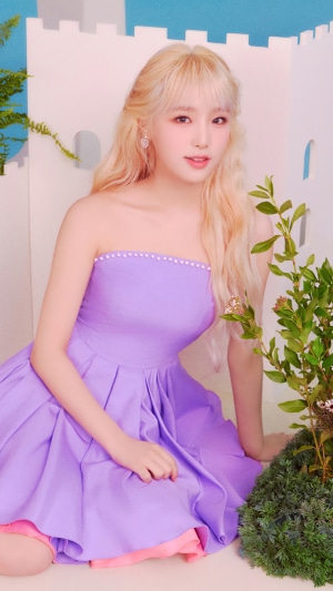 Choi Yena in a lavender strapless dress