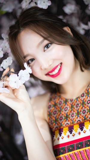 Nayeon from TWICE with white flowers