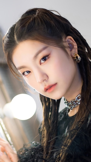 Yeji from ITZY with braided hair and jewelry
