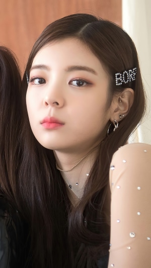 Lia from ITZY with hair clips