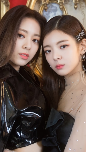 ITZY Lia and Yuna