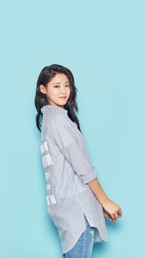 Kim Seol-hyun in striped shirt