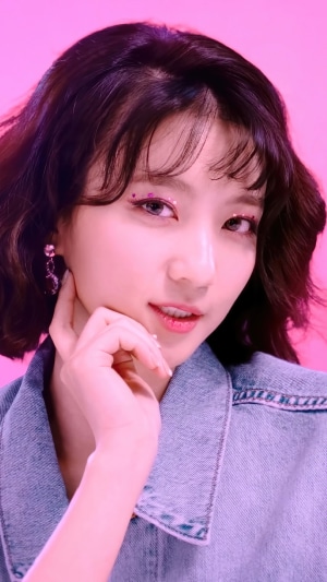 Binnie from Oh My Girl