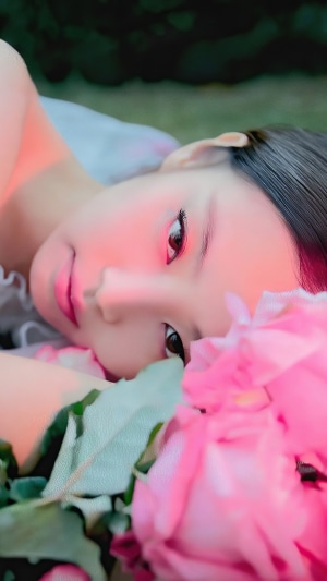 Jennie from Blackpink with pink flowers
