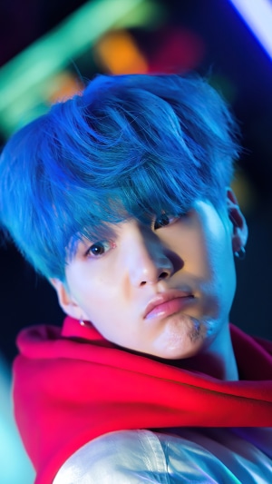 Min Yoon Gi from BTS with blue hair