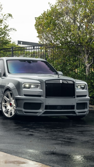 2022 Rolls Royce Cullinan Luxury SUV Front View