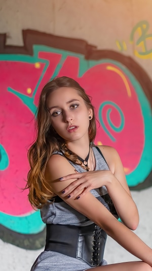 girls model graffiti