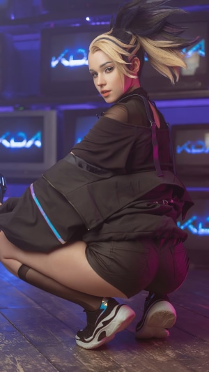 Akali from K/DA League of Legends Cosplay