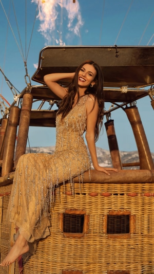 Victoria Justice in a hot air balloon