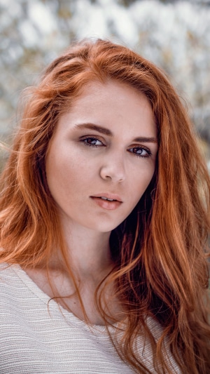 Redhead model in 4K
