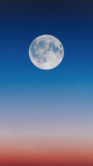Full moon in a gradient sky