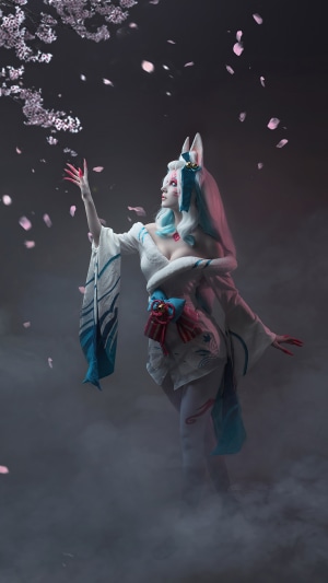 Ahri from League of Legends cosplay with falling petals