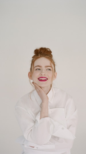 Sadie Sink in White Shirt 4K