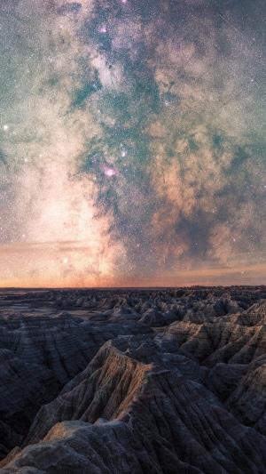 Milky Way over Badlands 4K
