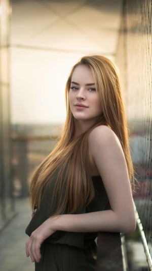 Model with long blonde hair