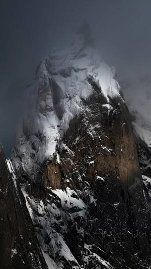 Snow covered mountains in 4K