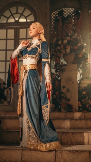 Cosplayer dressed as Zelda from The Legend of Zelda