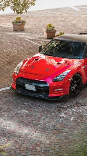 Red Nissan GT-R 4K