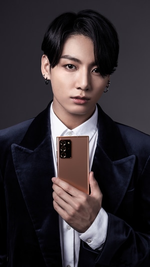 Jungkook from BTS holding a Samsung Galaxy Note 20 Ultra