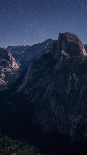 Yosemite Valley mountains under starry night sky 4K