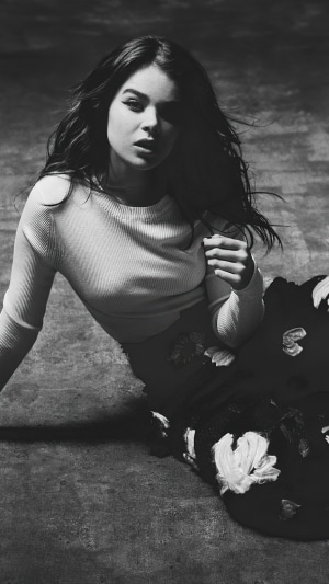 Hailee Steinfeld in monochrome