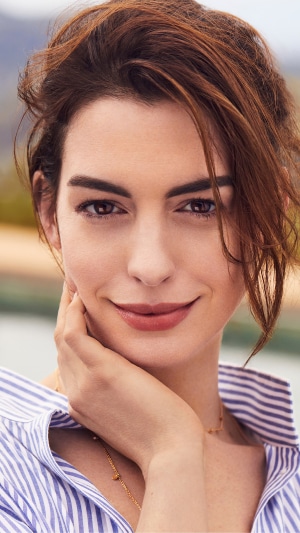 Anne Hathaway in 4K